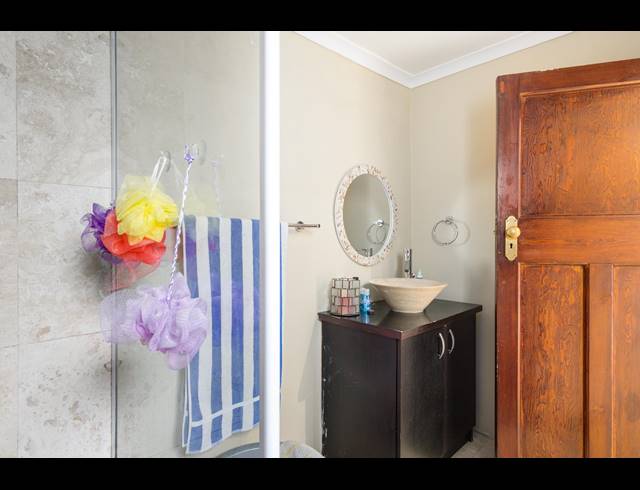 2 BEDROOM HOUSE TO LET IN WOODSTOCK